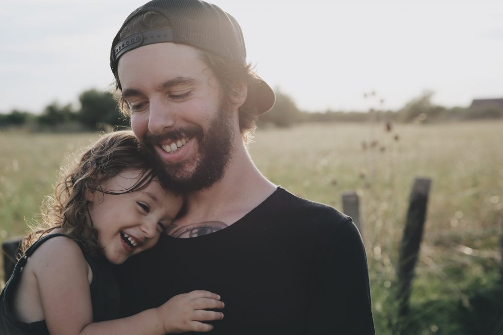 famiglia-1024x683 Teoria dell'attaccamento: cosa dice sui genitori?